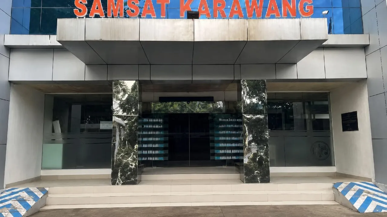Lagi-Lagi Dugaan Pungutan Liar pada Pelayanan Pajak Kendaraan di Samsat Karawang Jadi Sorotan, Biaya Dinilai Memberatkan Wajib Pajak